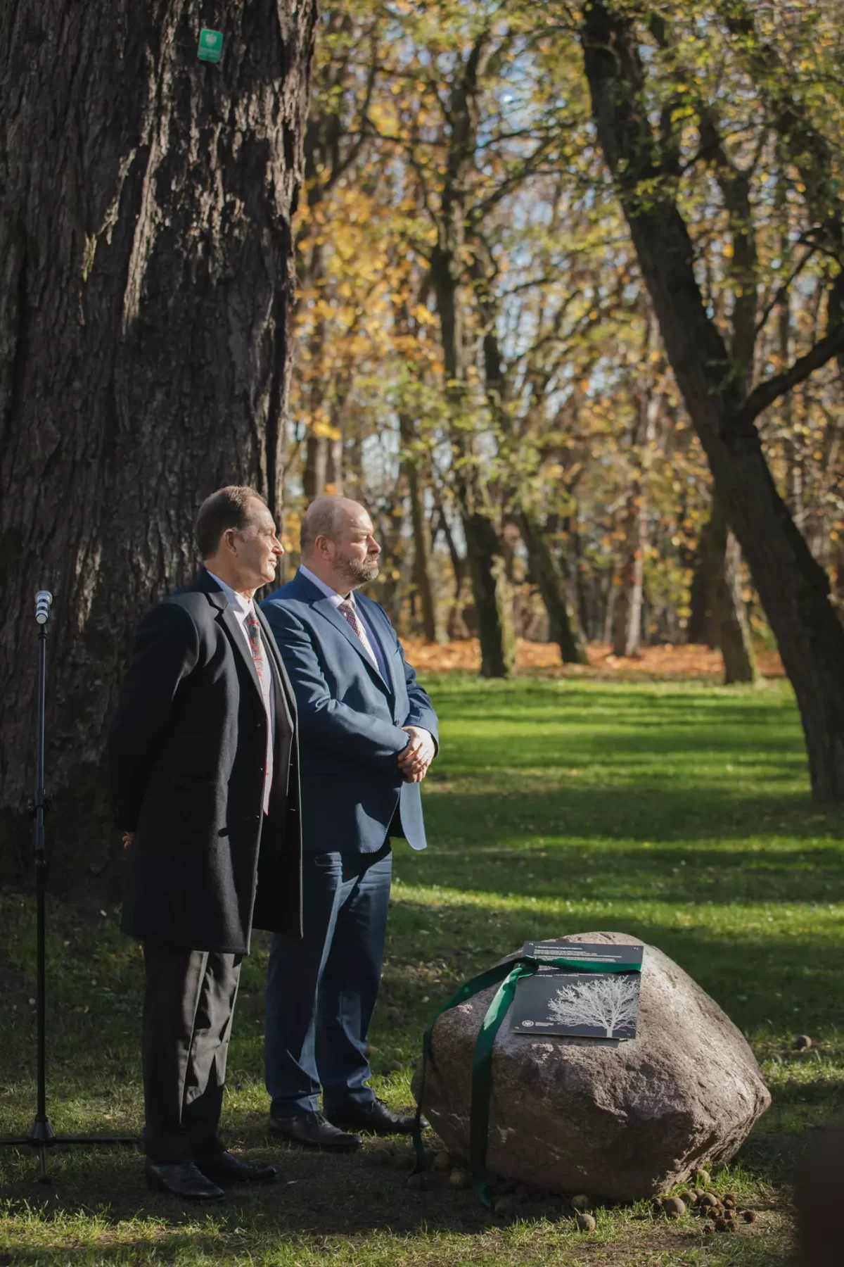 Ambasador USA Mark Brzeziński i Rektor SGGW Michał Zasada
